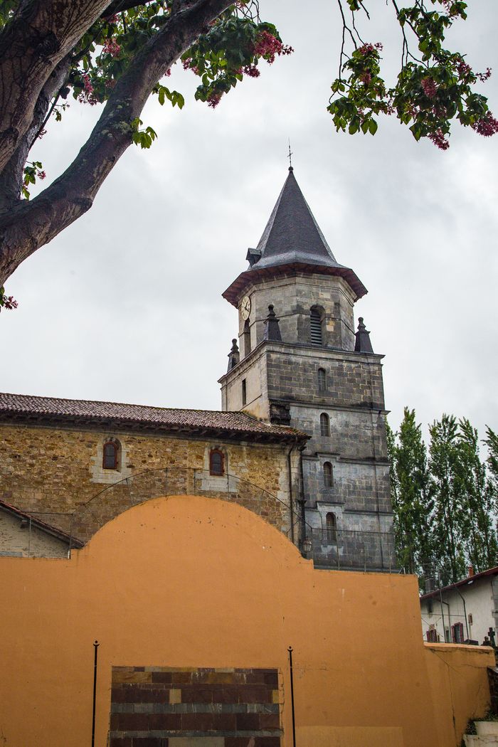France-Aihnoa-church